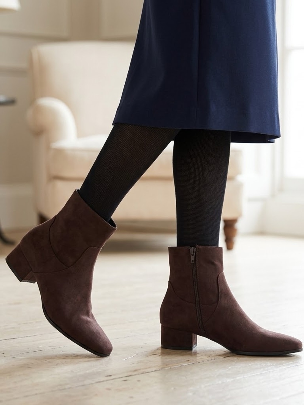 Universal Thread Women Brown Faux Suede Square Toe Block Heel Ankle Boots Size 9